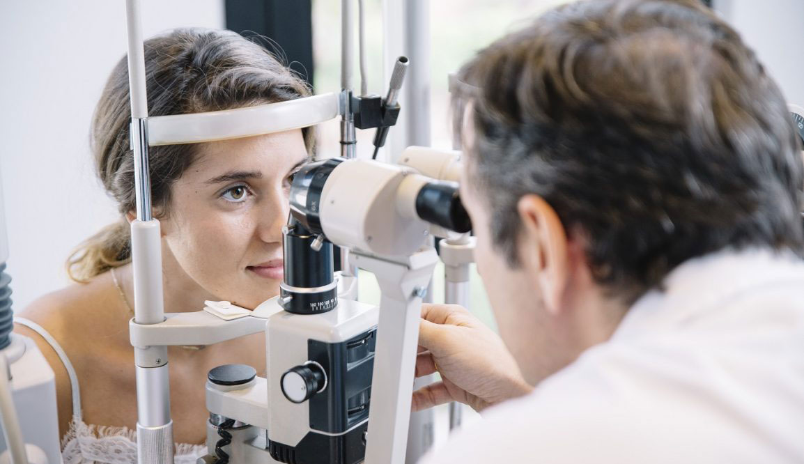 eye doctor examinating a patient